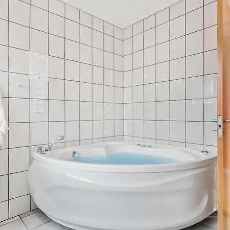 3 Bedroom Awesome In Дом отдыха Vestervig